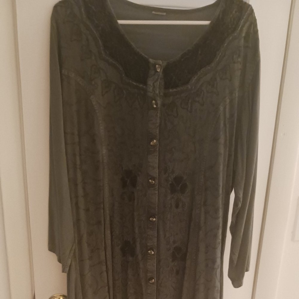 GREEN EMBROIDED 3/4 LENGYH SLEEVE, BELT, ROUND NECK, LADIES DRESS ONE-SIZE FITS